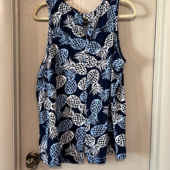 Keyhole Back Tank - Picture 3 of 3